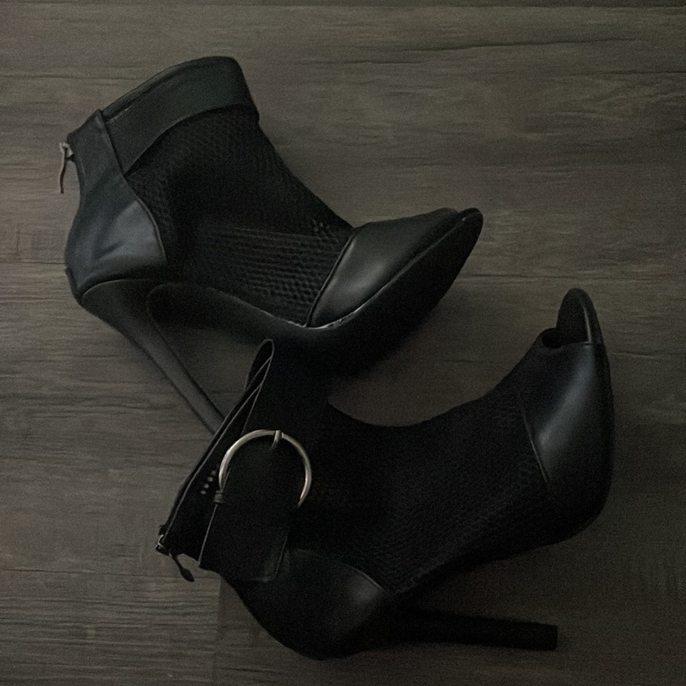 Black mesh heel boots 🖤💟